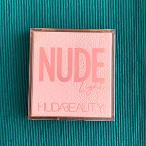 Huda Beauty Nude Palette, perfect for summer time